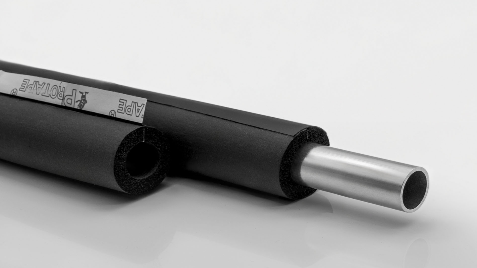 Rohrisolierung 2m selbstklebend Kautschuk HiTemp & Solar EPDM | 48mm x 9mm Dämmstärke | AEROFLEX® (HT) XT/LP 1 Rohrisolierung 2m selbstklebend Kautschuk HiTemp & Solar EPDM | 48mm x 9mm Dämmstärke | AEROFLEX® (HT) XT/LP